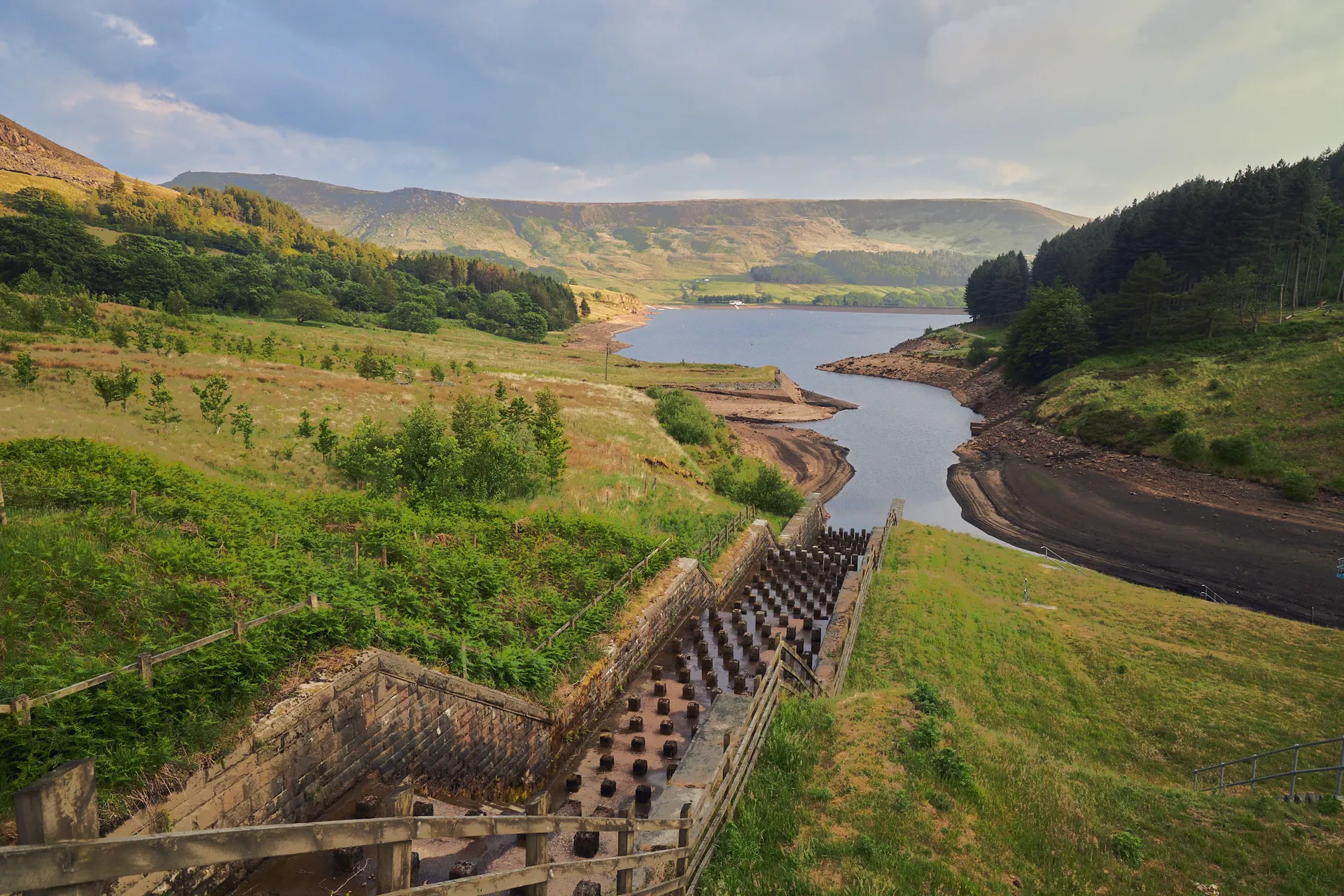 Evening landscape at Dovestone Reservoir